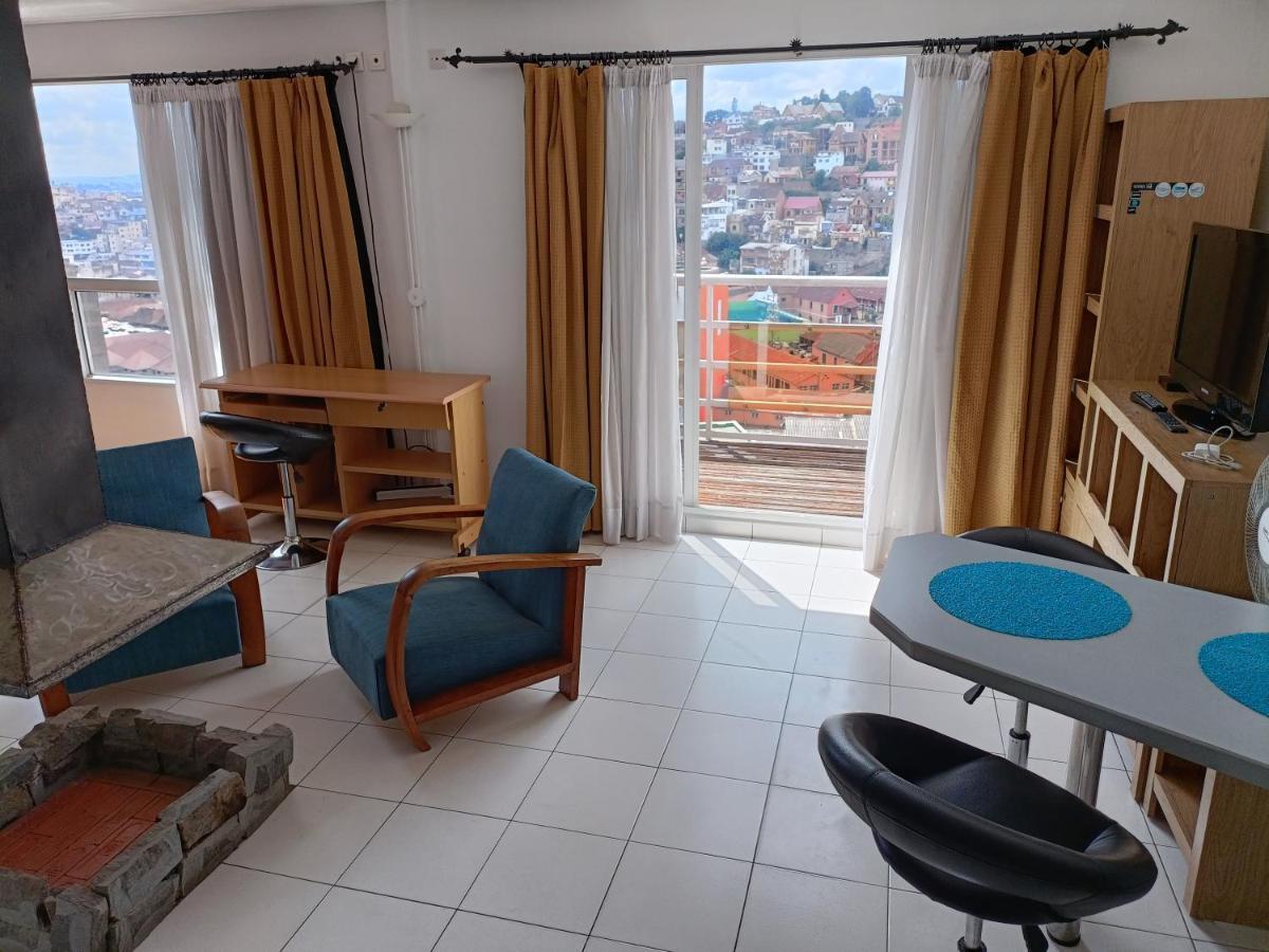 Aina Hotel Antananarivo Bagian luar foto